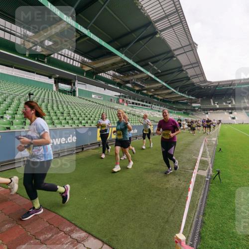 13.09.2026 - 21. swb-Marathon Bremen Michael Burmester http://msf.ph/oto/10300042 13.09.2026 10:38:34 Laufen im Stadion 10090, 10091, 10135, 10139, 10150, 10168, 10188, 10190, 10204, 10205, 10229, 10238, 10259, 10260, 10273, 10274, 10283, 10305, 10315, 10323, 10360, 10363, 10364, 10370, 10375, 10376, 10378, 10404, 10432, 10444, 10457, 10465, 10469, 10488, 10505, 10510, 10511, 10516, 10526, 10595, 10598, 10609, 10619, 10630, 10645, 10654, 10661, 10662, 10663, 10664, 10674, 10681, 10682, 10686, 10695, 10697, 10802, 10823 meine-sportfotos.de