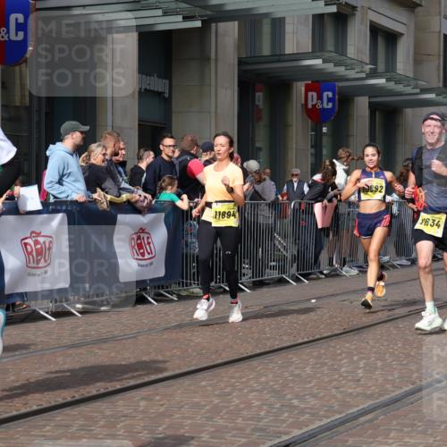 13.09.2026 - 21. swb-Marathon Bremen Strokosch-Dieckow http://msf.ph/oto/10300046 13.09.2026 10:47:41 Ziel 10142, 10329, 10592, 11018, 11058, 11193, 11360, 11634, 11735, 12278, 12354, 12487, 12558, 13620, 10172, 10189, 10210, 10223, 10270, 10310, 10393, 10594, 10807, 10860, 10873, 10898, 11130, 11269, 11469, 11646, 11809, 11894, 12077, 12195, 12296, 12318, 12547, 13521 meine-sportfotos.de