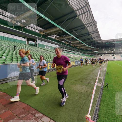 13.09.2026 - 21. swb-Marathon Bremen Michael Burmester http://msf.ph/oto/10300048 13.09.2026 10:38:35 Laufen im Stadion 10090, 10091, 10135, 10139, 10150, 10168, 10188, 10190, 10204, 10205, 10229, 10238, 10259, 10260, 10273, 10274, 10283, 10305, 10315, 10323, 10360, 10363, 10364, 10370, 10375, 10376, 10378, 10404, 10432, 10444, 10457, 10465, 10469, 10488, 10505, 10510, 10511, 10516, 10526, 10595, 10598, 10609, 10619, 10630, 10645, 10654, 10661, 10662, 10663, 10664, 10674, 10681, 10682, 10686, 10695, 10697, 10802, 10823 meine-sportfotos.de