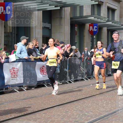 13.09.2026 - 21. swb-Marathon Bremen Strokosch-Dieckow http://msf.ph/oto/10300057 13.09.2026 10:47:41 Ziel 10142, 10329, 10592, 11018, 11058, 11193, 11360, 11634, 11735, 12278, 12354, 12487, 12558, 13620, 10172, 10189, 10210, 10223, 10270, 10310, 10393, 10594, 10807, 10860, 10873, 10898, 11130, 11269, 11469, 11646, 11809, 11894, 12077, 12195, 12296, 12318, 12547, 13521 meine-sportfotos.de