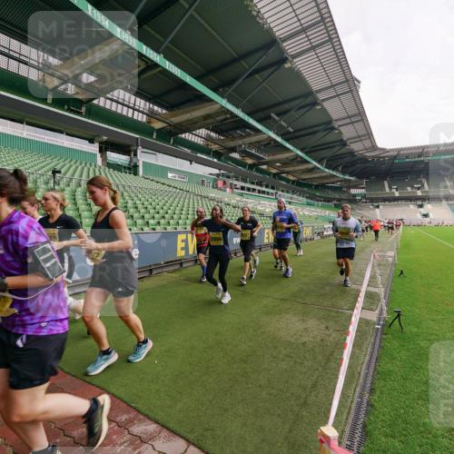 13.09.2026 - 21. swb-Marathon Bremen Michael Burmester http://msf.ph/oto/10300072 13.09.2026 10:38:42 Laufen im Stadion 10090, 10091, 10135, 10138, 10139, 10150, 10168, 10188, 10190, 10204, 10205, 10217, 10229, 10238, 10259, 10260, 10273, 10274, 10283, 10305, 10314, 10315, 10323, 10360, 10363, 10364, 10370, 10375, 10376, 10378, 10404, 10432, 10457, 10465, 10469, 10488, 10505, 10510, 10511, 10526, 10595, 10598, 10609, 10619, 10630, 10645, 10654, 10661, 10662, 10664, 10674, 10681, 10682, 10686, 10695, 10697, 10802, 10823 meine-sportfotos.de