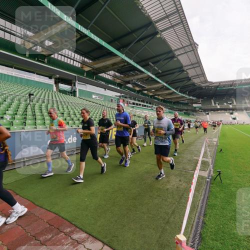 13.09.2026 - 21. swb-Marathon Bremen Michael Burmester http://msf.ph/oto/10300080 13.09.2026 10:38:44 Laufen im Stadion 10090, 10091, 10135, 10138, 10139, 10150, 10168, 10188, 10190, 10204, 10205, 10217, 10229, 10238, 10259, 10260, 10273, 10274, 10279, 10283, 10305, 10314, 10315, 10323, 10360, 10363, 10364, 10370, 10375, 10376, 10378, 10404, 10432, 10457, 10465, 10469, 10488, 10493, 10505, 10510, 10511, 10526, 10576, 10595, 10598, 10609, 10619, 10630, 10645, 10654, 10661, 10662, 10664, 10674, 10681, 10682, 10686, 10695, 10697, 10802, 10823 meine-sportfotos.de