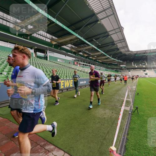 13.09.2026 - 21. swb-Marathon Bremen Michael Burmester http://msf.ph/oto/10300090 13.09.2026 10:38:45 Laufen im Stadion 10090, 10091, 10135, 10138, 10139, 10150, 10168, 10188, 10190, 10204, 10205, 10217, 10229, 10238, 10259, 10260, 10273, 10274, 10279, 10280, 10283, 10305, 10314, 10315, 10323, 10360, 10363, 10364, 10370, 10375, 10376, 10378, 10404, 10432, 10457, 10465, 10469, 10488, 10493, 10505, 10510, 10511, 10526, 10576, 10595, 10598, 10609, 10619, 10630, 10645, 10654, 10661, 10662, 10664, 10674, 10681, 10682, 10686, 10695, 10697, 10802, 10823 meine-sportfotos.de