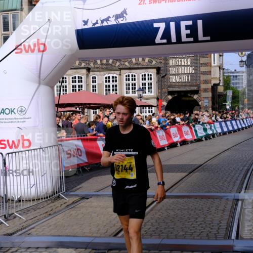 13.09.2026 - 21. swb-Marathon Bremen Tim E. http://msf.ph/oto/10300100 13.09.2026 10:40:15 Ziel 11198, 11721, 12144, 12339, 13519 meine-sportfotos.de
