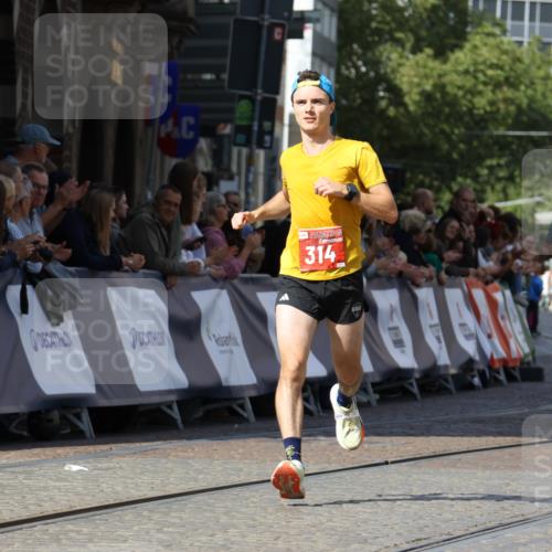 13.09.2026 - 21. swb-Marathon Bremen Strokosch-Dieckow http://msf.ph/oto/10300113 13.09.2026 12:49:06 Ziel 314, 1917 meine-sportfotos.de