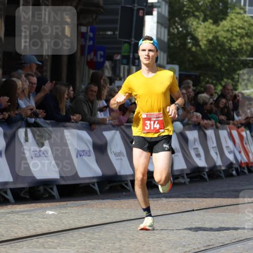 13.09.2026 - 21. swb-Marathon Bremen Strokosch-Dieckow http://msf.ph/oto/10300130 13.09.2026 12:49:06 Ziel 314, 1917 meine-sportfotos.de