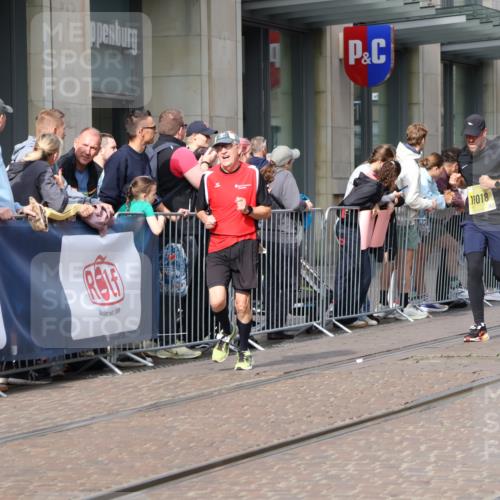 13.09.2026 - 21. swb-Marathon Bremen Strokosch-Dieckow http://msf.ph/oto/10300135 13.09.2026 10:47:44 Ziel 10142, 10316, 10329, 11058, 11193, 11360, 11735, 11781, 12278, 12354, 12487, 12558, 13620, 10172, 10189, 10210, 10223, 10270, 10310, 10393, 10592, 10594, 10807, 10860, 10873, 11018, 11130, 11469, 11634, 11646, 11809, 11894, 12077, 12296, 12318, 12547, 12558, 13521 meine-sportfotos.de