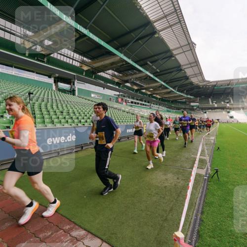 13.09.2026 - 21. swb-Marathon Bremen Michael Burmester http://msf.ph/oto/10300139 13.09.2026 10:38:57 Laufen im Stadion 10090, 10091, 10135, 10138, 10139, 10168, 10188, 10190, 10204, 10205, 10217, 10229, 10238, 10259, 10260, 10273, 10274, 10279, 10280, 10283, 10305, 10314, 10323, 10360, 10363, 10364, 10370, 10375, 10376, 10378, 10404, 10432, 10457, 10465, 10469, 10488, 10493, 10501, 10505, 10510, 10511, 10526, 10556, 10576, 10595, 10609, 10616, 10619, 10630, 10645, 10654, 10660, 10661, 10662, 10664, 10681, 10682, 10686, 10695, 10697, 10712, 10743, 10802, 10823 meine-sportfotos.de
