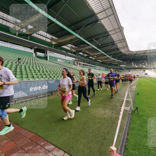 13.09.2026 - 21. swb-Marathon Bremen Michael Burmester http://msf.ph/oto/10300143 13.09.2026 10:38:58 Laufen im Stadion 10090, 10091, 10135, 10138, 10139, 10168, 10188, 10190, 10204, 10205, 10217, 10229, 10238, 10259, 10260, 10273, 10274, 10279, 10280, 10283, 10305, 10314, 10323, 10360, 10363, 10364, 10370, 10375, 10376, 10378, 10404, 10432, 10457, 10465, 10469, 10488, 10493, 10501, 10505, 10510, 10511, 10526, 10556, 10576, 10595, 10609, 10616, 10619, 10630, 10645, 10654, 10660, 10661, 10662, 10664, 10681, 10682, 10686, 10695, 10697, 10712, 10743, 10802, 10823 meine-sportfotos.de