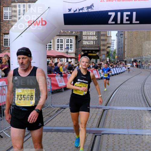 13.09.2026 - 21. swb-Marathon Bremen Tim E. http://msf.ph/oto/10300160 13.09.2026 10:40:50 Ziel 10520, 11373, 13563, 13566, 13616 meine-sportfotos.de