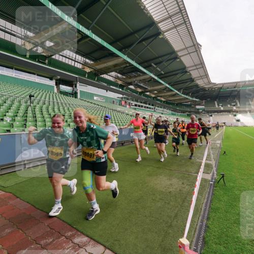13.09.2026 - 21. swb-Marathon Bremen Michael Burmester http://msf.ph/oto/10300162 13.09.2026 10:39:01 Laufen im Stadion 10090, 10091, 10135, 10138, 10139, 10168, 10188, 10190, 10204, 10205, 10217, 10229, 10238, 10259, 10260, 10273, 10274, 10279, 10280, 10283, 10305, 10314, 10323, 10360, 10363, 10364, 10370, 10375, 10376, 10378, 10404, 10432, 10457, 10465, 10469, 10488, 10493, 10501, 10505, 10510, 10511, 10526, 10556, 10576, 10580, 10595, 10609, 10616, 10619, 10630, 10645, 10654, 10660, 10661, 10662, 10664, 10681, 10682, 10686, 10695, 10697, 10712, 10743, 10802, 10823 meine-sportfotos.de