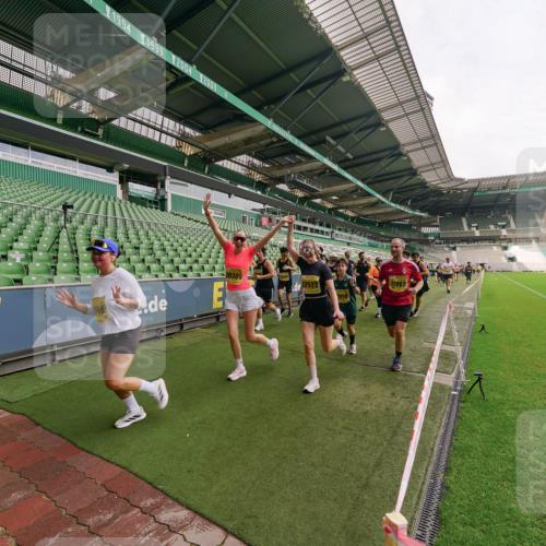 13.09.2026 - 21. swb-Marathon Bremen Michael Burmester http://msf.ph/oto/10300166 13.09.2026 10:39:02 Laufen im Stadion 10090, 10091, 10135, 10138, 10139, 10168, 10188, 10190, 10204, 10205, 10217, 10229, 10238, 10259, 10260, 10279, 10280, 10283, 10305, 10314, 10323, 10360, 10363, 10364, 10370, 10375, 10376, 10378, 10404, 10432, 10457, 10465, 10469, 10484, 10488, 10493, 10501, 10505, 10510, 10511, 10526, 10556, 10576, 10580, 10595, 10609, 10616, 10619, 10630, 10645, 10654, 10660, 10661, 10662, 10664, 10681, 10682, 10686, 10695, 10697, 10712, 10743, 10802, 10823 meine-sportfotos.de
