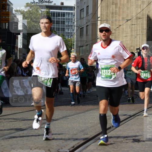 13.09.2026 - 21. swb-Marathon Bremen Strokosch-Dieckow http://msf.ph/oto/10300175 13.09.2026 13:20:43 Ziel 201, 232, 334, 1197, 1646, 1750, 2493, 2577, 2953, 3685, 3813, 4351, 4358, 5137, 5450, 5493, 5583, 6495, 6496, 6901, 7018, 7664, 8178, 9047, 9721, 13222, 769, 1056, 1881, 2425, 2640, 3356, 3866, 4126, 4316, 4465, 4482, 4612, 5161, 5213, 5954, 6177, 6401, 6680, 7517, 7902, 8005, 8141, 8804, 8971, 9691, 13126 meine-sportfotos.de