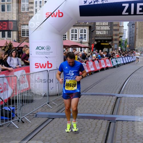 13.09.2026 - 21. swb-Marathon Bremen Tim E. http://msf.ph/oto/10300181 13.09.2026 10:40:54 Ziel 10520, 11373, 13563, 13566, 13616 meine-sportfotos.de