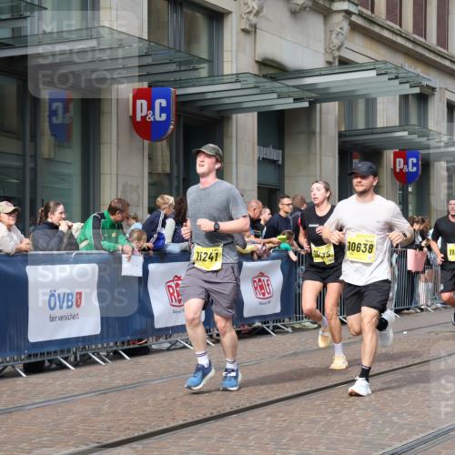 13.09.2026 - 21. swb-Marathon Bremen Strokosch-Dieckow http://msf.ph/oto/10300193 13.09.2026 10:48:12 Ziel 10231, 10269, 10421, 10426, 10489, 10538, 10638, 10770, 10814, 10815, 10917, 10993, 11135, 11196, 11241, 11372, 11582, 11611, 11683, 11815, 11837, 12259, 13570, 10142, 10316, 10329, 11058, 11193, 11241, 11360, 11735, 11781, 12278, 12354, 12487, 13620 meine-sportfotos.de