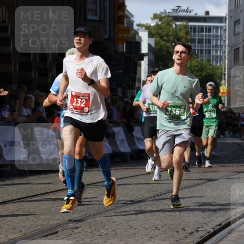 13.09.2026 - 21. swb-Marathon Bremen Strokosch-Dieckow http://msf.ph/oto/10300201 13.09.2026 13:20:48 Ziel 201, 232, 334, 1197, 1528, 1646, 2493, 2577, 2953, 3813, 4174, 4351, 4357, 4358, 5137, 5450, 5493, 5855, 6495, 6496, 6901, 7018, 7411, 8178, 9047, 9162, 9721, 9949, 13222, 854, 1056, 1191, 1881, 2425, 2640, 3356, 3933, 4126, 4316, 4465, 4612, 5161, 6401, 6680, 6970, 7902, 8237, 8622, 8971, 13120 meine-sportfotos.de