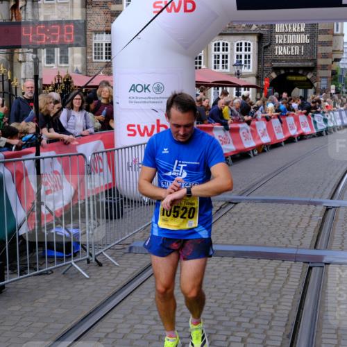 13.09.2026 - 21. swb-Marathon Bremen Tim E. http://msf.ph/oto/10300204 13.09.2026 10:40:55 Ziel 10520, 10575, 11373, 13563, 13566, 13616 meine-sportfotos.de