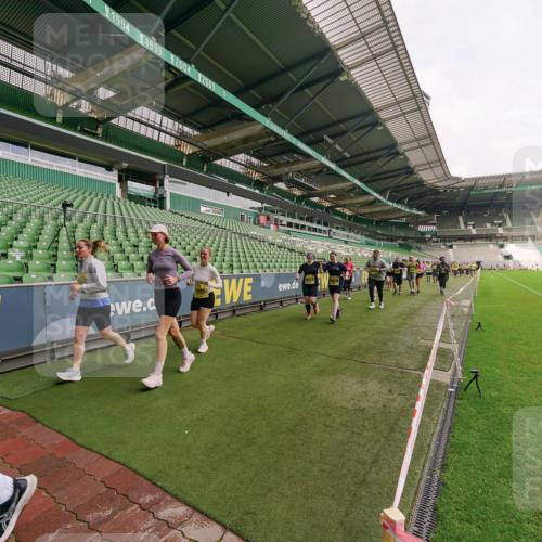 13.09.2026 - 21. swb-Marathon Bremen Michael Burmester http://msf.ph/oto/10300207 13.09.2026 10:39:09 Laufen im Stadion 10135, 10138, 10139, 10168, 10188, 10190, 10204, 10205, 10217, 10229, 10234, 10238, 10259, 10260, 10279, 10280, 10305, 10314, 10360, 10363, 10364, 10370, 10375, 10376, 10378, 10404, 10432, 10457, 10465, 10469, 10484, 10488, 10493, 10501, 10505, 10510, 10511, 10526, 10556, 10576, 10580, 10595, 10609, 10616, 10619, 10630, 10645, 10654, 10660, 10661, 10662, 10664, 10681, 10682, 10686, 10695, 10697, 10712, 10737, 10743, 10802, 10823 meine-sportfotos.de