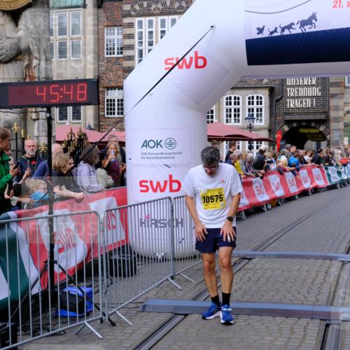 13.09.2026 - 21. swb-Marathon Bremen Tim E. http://msf.ph/oto/10300236 13.09.2026 10:41:05 Ziel 10520, 10575, 11903, 12477 meine-sportfotos.de