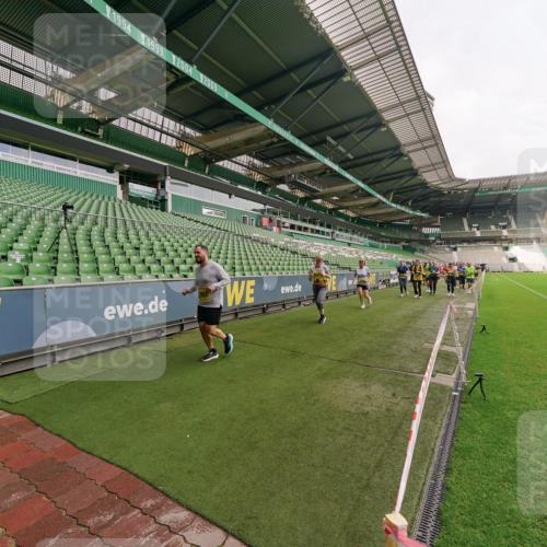13.09.2026 - 21. swb-Marathon Bremen Michael Burmester http://msf.ph/oto/10300242 13.09.2026 10:39:19 Laufen im Stadion 10135, 10138, 10139, 10156, 10168, 10188, 10190, 10204, 10205, 10217, 10229, 10234, 10238, 10259, 10260, 10279, 10280, 10305, 10314, 10360, 10363, 10364, 10370, 10375, 10376, 10378, 10386, 10404, 10432, 10457, 10465, 10469, 10484, 10493, 10501, 10505, 10510, 10511, 10526, 10556, 10576, 10580, 10595, 10599, 10609, 10616, 10619, 10630, 10645, 10653, 10654, 10660, 10661, 10662, 10664, 10681, 10682, 10686, 10695, 10697, 10712, 10737, 10743, 10751, 10802, 10823 meine-sportfotos.de