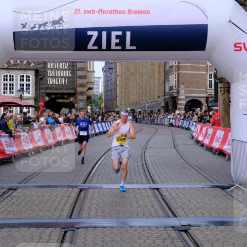 13.09.2026 - 21. swb-Marathon Bremen Tim E. http://msf.ph/oto/10300251 13.09.2026 10:41:08 Ziel 10575, 11903, 12477 meine-sportfotos.de