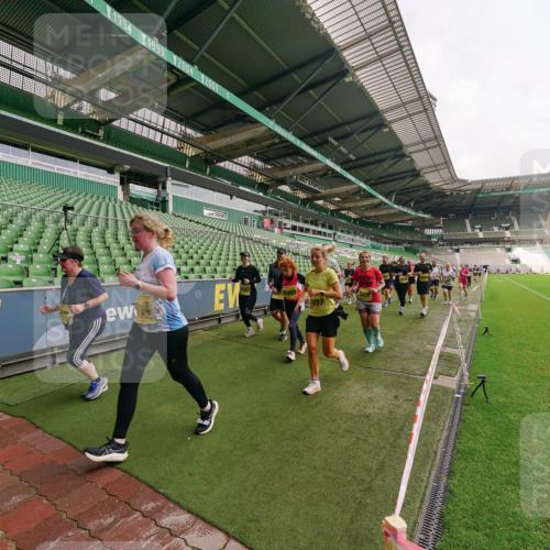 13.09.2026 - 21. swb-Marathon Bremen Michael Burmester http://msf.ph/oto/10300281 13.09.2026 10:39:29 Laufen im Stadion 10135, 10138, 10139, 10156, 10168, 10169, 10188, 10204, 10205, 10217, 10229, 10234, 10238, 10259, 10260, 10279, 10280, 10299, 10314, 10360, 10363, 10364, 10378, 10386, 10404, 10457, 10465, 10469, 10484, 10493, 10501, 10505, 10510, 10511, 10526, 10556, 10570, 10576, 10580, 10595, 10599, 10609, 10616, 10619, 10630, 10645, 10653, 10660, 10661, 10662, 10664, 10681, 10682, 10686, 10695, 10696, 10697, 10712, 10737, 10743, 10751, 10802, 10823 meine-sportfotos.de