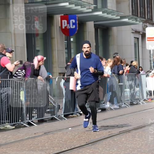 13.09.2026 - 21. swb-Marathon Bremen Strokosch-Dieckow http://msf.ph/oto/10300289 13.09.2026 10:48:15 Ziel 10231, 10269, 10421, 10426, 10489, 10538, 10770, 10814, 10815, 10917, 10993, 11196, 11372, 11582, 11611, 11683, 11815, 11837, 12259, 13570, 10142, 10316, 10329, 10638, 11058, 11135, 11193, 11241, 11735, 11781, 11815, 12278, 12354, 12487, 13620 meine-sportfotos.de