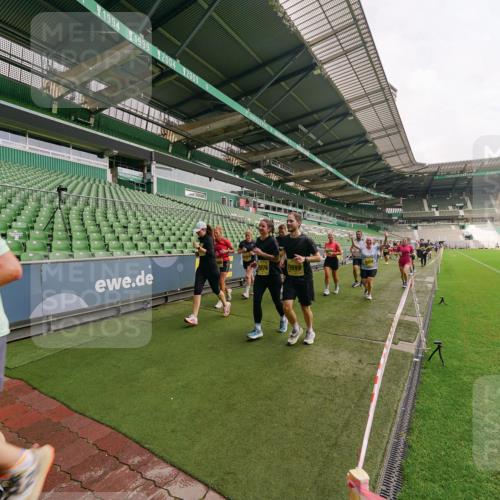 13.09.2026 - 21. swb-Marathon Bremen Michael Burmester http://msf.ph/oto/10300291 13.09.2026 10:39:32 Laufen im Stadion 10135, 10138, 10139, 10156, 10168, 10169, 10188, 10204, 10205, 10217, 10229, 10234, 10238, 10259, 10260, 10279, 10280, 10299, 10314, 10360, 10363, 10364, 10378, 10386, 10404, 10457, 10469, 10484, 10493, 10501, 10505, 10510, 10511, 10526, 10556, 10570, 10576, 10580, 10595, 10599, 10609, 10616, 10619, 10630, 10645, 10653, 10660, 10661, 10662, 10664, 10681, 10682, 10686, 10695, 10696, 10697, 10712, 10737, 10743, 10751, 10802 meine-sportfotos.de