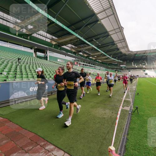 13.09.2026 - 21. swb-Marathon Bremen Michael Burmester http://msf.ph/oto/10300297 13.09.2026 10:39:33 Laufen im Stadion 10135, 10138, 10139, 10156, 10168, 10169, 10188, 10204, 10205, 10213, 10217, 10229, 10234, 10238, 10259, 10260, 10279, 10280, 10299, 10314, 10360, 10363, 10364, 10378, 10386, 10404, 10457, 10469, 10484, 10493, 10501, 10505, 10510, 10511, 10526, 10556, 10570, 10576, 10580, 10595, 10599, 10609, 10616, 10619, 10630, 10645, 10653, 10660, 10661, 10662, 10664, 10681, 10682, 10686, 10695, 10696, 10697, 10712, 10737, 10743, 10751, 10802 meine-sportfotos.de