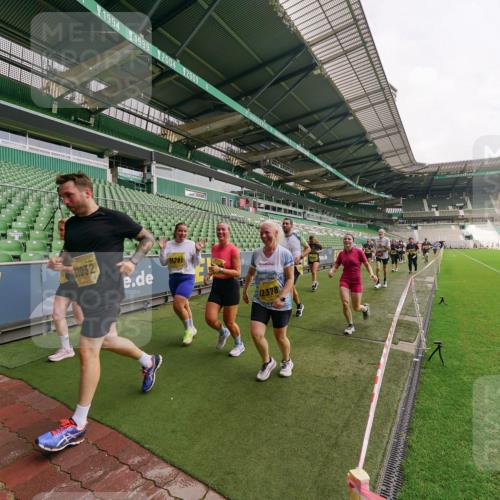 13.09.2026 - 21. swb-Marathon Bremen Michael Burmester http://msf.ph/oto/10300301 13.09.2026 10:39:34 Laufen im Stadion 10135, 10138, 10139, 10156, 10168, 10169, 10188, 10204, 10205, 10213, 10217, 10229, 10234, 10238, 10259, 10260, 10279, 10280, 10299, 10314, 10321, 10360, 10363, 10364, 10378, 10386, 10404, 10417, 10457, 10469, 10484, 10493, 10501, 10505, 10510, 10511, 10526, 10556, 10570, 10576, 10580, 10595, 10599, 10609, 10616, 10619, 10630, 10645, 10653, 10660, 10661, 10662, 10664, 10681, 10682, 10686, 10695, 10696, 10697, 10712, 10737, 10743, 10751, 10802 meine-sportfotos.de