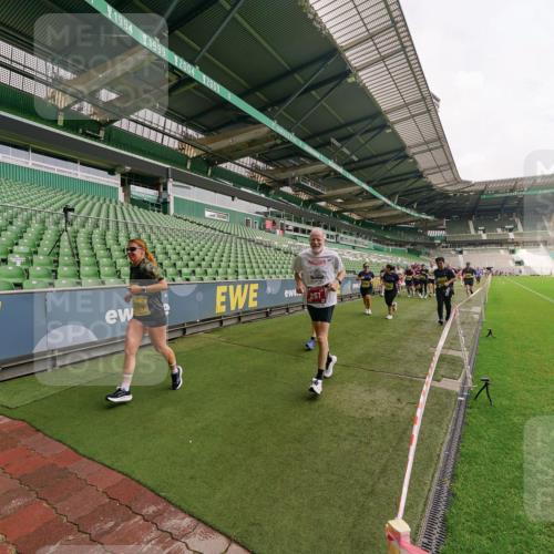 13.09.2026 - 21. swb-Marathon Bremen Michael Burmester http://msf.ph/oto/10300312 13.09.2026 10:39:37 Laufen im Stadion 10135, 10138, 10139, 10156, 10168, 10169, 10188, 10204, 10205, 10213, 10217, 10229, 10234, 10238, 10259, 10260, 10279, 10280, 10299, 10314, 10321, 10360, 10363, 10364, 10378, 10386, 10404, 10417, 10457, 10469, 10484, 10493, 10501, 10505, 10510, 10511, 10526, 10556, 10570, 10576, 10580, 10595, 10599, 10609, 10616, 10619, 10630, 10645, 10653, 10660, 10661, 10662, 10664, 10681, 10682, 10686, 10695, 10696, 10697, 10712, 10737, 10743, 10751, 10802 meine-sportfotos.de