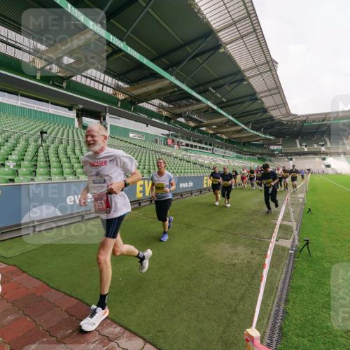 13.09.2026 - 21. swb-Marathon Bremen Michael Burmester http://msf.ph/oto/10300316 13.09.2026 10:39:38 Laufen im Stadion 10135, 10138, 10139, 10156, 10168, 10169, 10188, 10204, 10213, 10217, 10229, 10234, 10238, 10259, 10260, 10279, 10280, 10299, 10314, 10321, 10360, 10363, 10364, 10378, 10386, 10404, 10406, 10417, 10435, 10457, 10469, 10484, 10493, 10501, 10505, 10510, 10511, 10526, 10556, 10570, 10576, 10580, 10595, 10599, 10609, 10616, 10619, 10630, 10645, 10653, 10660, 10661, 10662, 10664, 10681, 10682, 10686, 10695, 10696, 10697, 10712, 10737, 10743, 10751, 10802 meine-sportfotos.de
