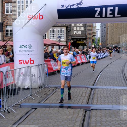13.09.2026 - 21. swb-Marathon Bremen Tim E. http://msf.ph/oto/10300318 13.09.2026 10:41:19 Ziel 11201, 11903, 12209, 12477 meine-sportfotos.de