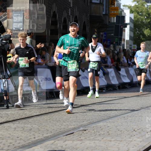 13.09.2026 - 21. swb-Marathon Bremen Strokosch-Dieckow http://msf.ph/oto/10300320 13.09.2026 13:20:54 Ziel 201, 334, 541, 876, 1197, 1528, 1646, 2493, 2953, 3813, 4174, 4357, 4358, 5137, 5493, 5855, 6495, 6496, 7411, 9162, 9721, 9949, 13222, 854, 1191, 3450, 3933, 4126, 4362, 4465, 4734, 6357, 6970, 7902, 8237, 8622, 8971, 9267, 9268, 13120 meine-sportfotos.de