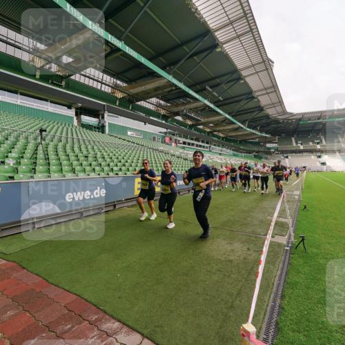 13.09.2026 - 21. swb-Marathon Bremen Michael Burmester http://msf.ph/oto/10300321 13.09.2026 10:39:39 Laufen im Stadion 10135, 10138, 10139, 10156, 10168, 10169, 10188, 10204, 10213, 10217, 10229, 10234, 10238, 10259, 10260, 10279, 10280, 10299, 10314, 10321, 10360, 10363, 10364, 10378, 10386, 10404, 10406, 10417, 10435, 10457, 10469, 10484, 10493, 10501, 10505, 10510, 10511, 10526, 10556, 10570, 10576, 10580, 10595, 10599, 10609, 10616, 10619, 10630, 10645, 10653, 10660, 10661, 10662, 10664, 10681, 10682, 10686, 10695, 10696, 10697, 10712, 10737, 10743, 10751, 10802 meine-sportfotos.de