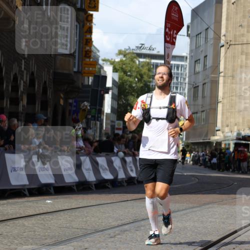 13.09.2026 - 21. swb-Marathon Bremen Strokosch-Dieckow http://msf.ph/oto/10300335 13.09.2026 12:49:23 Ziel 934, 1428, 968, 1483 meine-sportfotos.de
