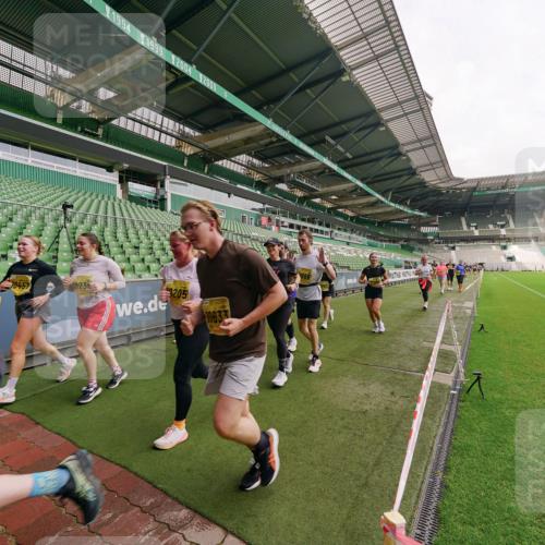 13.09.2026 - 21. swb-Marathon Bremen Michael Burmester http://msf.ph/oto/10300337 13.09.2026 10:39:43 Laufen im Stadion 10135, 10138, 10139, 10156, 10168, 10169, 10188, 10204, 10213, 10217, 10229, 10234, 10238, 10259, 10260, 10279, 10280, 10299, 10314, 10321, 10360, 10363, 10364, 10378, 10386, 10404, 10406, 10417, 10435, 10457, 10469, 10484, 10493, 10501, 10505, 10510, 10511, 10526, 10556, 10570, 10576, 10580, 10582, 10595, 10599, 10609, 10616, 10619, 10630, 10645, 10653, 10660, 10661, 10662, 10664, 10681, 10682, 10686, 10695, 10696, 10697, 10712, 10737, 10743, 10751 meine-sportfotos.de