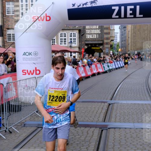 13.09.2026 - 21. swb-Marathon Bremen Tim E. http://msf.ph/oto/10300344 13.09.2026 10:41:22 Ziel 11077, 11201, 12209 meine-sportfotos.de