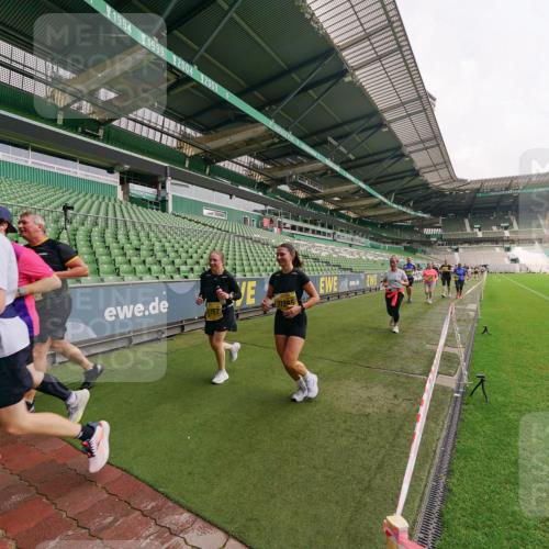 13.09.2026 - 21. swb-Marathon Bremen Michael Burmester http://msf.ph/oto/10300345 13.09.2026 10:39:45 Laufen im Stadion 10135, 10138, 10139, 10156, 10168, 10169, 10188, 10204, 10213, 10217, 10229, 10234, 10238, 10259, 10260, 10279, 10280, 10299, 10314, 10321, 10360, 10363, 10364, 10378, 10386, 10404, 10406, 10417, 10435, 10457, 10469, 10484, 10493, 10501, 10505, 10510, 10511, 10526, 10556, 10570, 10576, 10580, 10582, 10595, 10599, 10609, 10616, 10619, 10630, 10645, 10653, 10660, 10661, 10662, 10664, 10681, 10682, 10686, 10695, 10696, 10697, 10712, 10737, 10743, 10751 meine-sportfotos.de