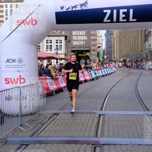 13.09.2026 - 21. swb-Marathon Bremen Tim E. http://msf.ph/oto/10300366 13.09.2026 10:41:28 Ziel 11077, 11201, 12209 meine-sportfotos.de