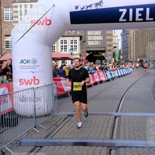 13.09.2026 - 21. swb-Marathon Bremen Tim E. http://msf.ph/oto/10300377 13.09.2026 10:41:28 Ziel 11077, 11201, 12209 meine-sportfotos.de
