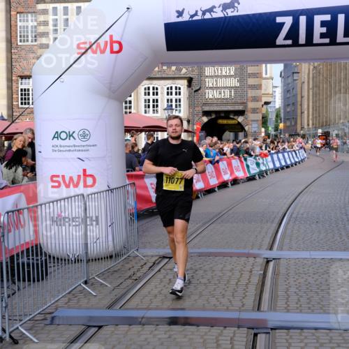 13.09.2026 - 21. swb-Marathon Bremen Tim E. http://msf.ph/oto/10300385 13.09.2026 10:41:29 Ziel 11077, 11201, 12209 meine-sportfotos.de