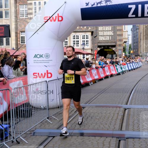 13.09.2026 - 21. swb-Marathon Bremen Tim E. http://msf.ph/oto/10300399 13.09.2026 10:41:29 Ziel 11077, 11201, 12209 meine-sportfotos.de