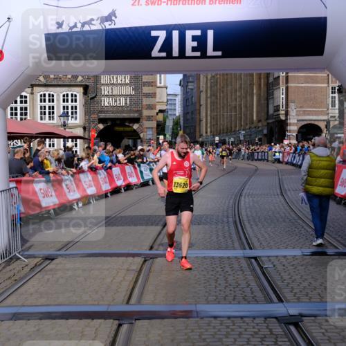 13.09.2026 - 21. swb-Marathon Bremen Tim E. http://msf.ph/oto/10300419 13.09.2026 10:41:42 Ziel 11628, 11944, 12442, 13520, 13600 meine-sportfotos.de