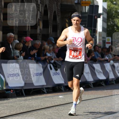13.09.2026 - 21. swb-Marathon Bremen Strokosch-Dieckow http://msf.ph/oto/10300424 13.09.2026 12:50:00 Ziel 719, 968, 7692 meine-sportfotos.de