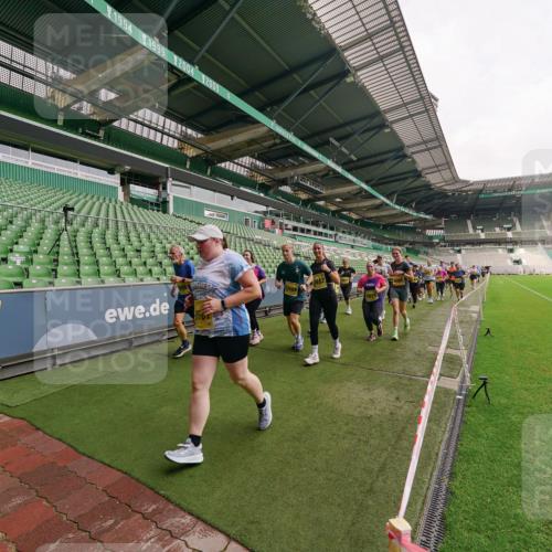 13.09.2026 - 21. swb-Marathon Bremen Michael Burmester http://msf.ph/oto/10300427 13.09.2026 10:40:14 Laufen im Stadion 10135, 10138, 10139, 10156, 10169, 10204, 10213, 10217, 10229, 10234, 10238, 10279, 10280, 10299, 10313, 10314, 10321, 10354, 10360, 10363, 10364, 10378, 10386, 10404, 10406, 10417, 10424, 10435, 10455, 10457, 10469, 10483, 10484, 10493, 10501, 10505, 10510, 10511, 10545, 10556, 10570, 10576, 10580, 10582, 10586, 10595, 10599, 10609, 10611, 10616, 10619, 10630, 10653, 10660, 10662, 10664, 10686, 10694, 10696, 10712, 10737, 10743, 10751, 10766 meine-sportfotos.de