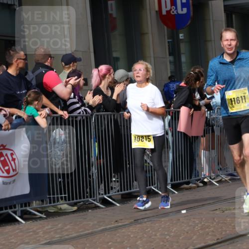 13.09.2026 - 21. swb-Marathon Bremen Strokosch-Dieckow http://msf.ph/oto/10300428 13.09.2026 10:48:25 Ziel 10231, 10269, 10489, 10538, 10770, 10814, 10815, 10917, 10993, 11196, 11372, 11611, 11885, 12204, 13512, 10316, 10329, 10421, 10426, 10638, 11058, 11135, 11193, 11241, 11582, 11683, 11781, 11815, 11837, 12259, 13570 meine-sportfotos.de