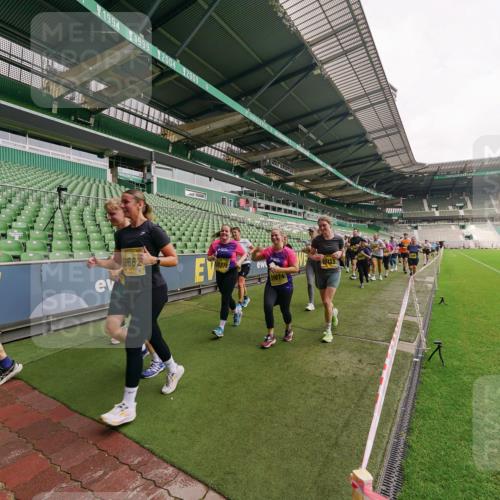 13.09.2026 - 21. swb-Marathon Bremen Michael Burmester http://msf.ph/oto/10300433 13.09.2026 10:40:15 Laufen im Stadion 10135, 10138, 10139, 10155, 10156, 10169, 10204, 10213, 10217, 10229, 10234, 10238, 10279, 10280, 10299, 10313, 10314, 10321, 10354, 10360, 10363, 10364, 10378, 10386, 10404, 10406, 10417, 10424, 10435, 10455, 10457, 10469, 10483, 10484, 10493, 10501, 10505, 10510, 10511, 10545, 10556, 10570, 10576, 10580, 10582, 10586, 10595, 10599, 10609, 10611, 10616, 10619, 10630, 10653, 10660, 10662, 10664, 10686, 10694, 10696, 10712, 10737, 10743, 10751, 10766 meine-sportfotos.de