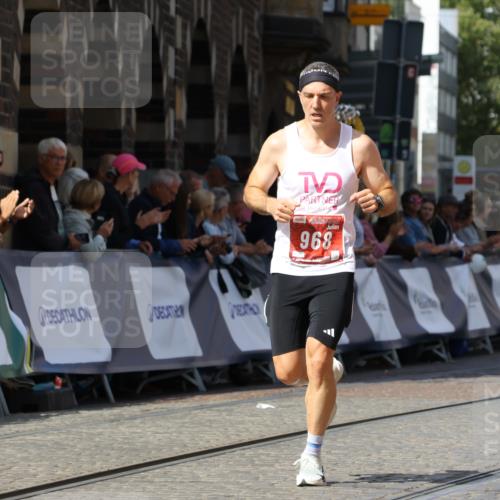 13.09.2026 - 21. swb-Marathon Bremen Strokosch-Dieckow http://msf.ph/oto/10300436 13.09.2026 12:50:01 Ziel 719, 968, 7692 meine-sportfotos.de