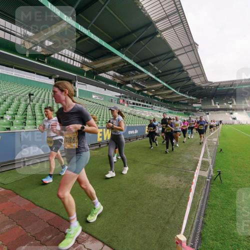 13.09.2026 - 21. swb-Marathon Bremen Michael Burmester http://msf.ph/oto/10300442 13.09.2026 10:40:17 Laufen im Stadion 10135, 10138, 10139, 10155, 10156, 10169, 10204, 10213, 10217, 10229, 10234, 10238, 10279, 10280, 10299, 10313, 10314, 10321, 10354, 10360, 10363, 10364, 10378, 10386, 10404, 10406, 10417, 10424, 10435, 10455, 10457, 10469, 10483, 10484, 10493, 10501, 10505, 10510, 10511, 10545, 10556, 10570, 10576, 10580, 10582, 10586, 10595, 10599, 10609, 10611, 10616, 10619, 10630, 10653, 10660, 10662, 10664, 10686, 10694, 10696, 10706, 10712, 10737, 10743, 10751, 10766 meine-sportfotos.de
